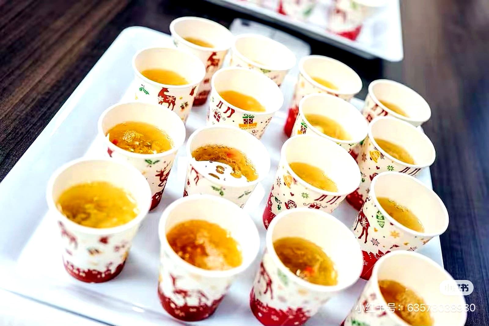 加华月子餐客户实际配送餐食,包含主菜、配菜、汤品与甜品